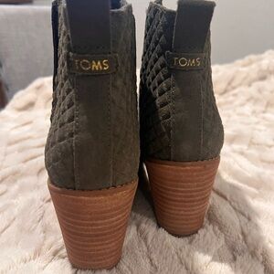 Toms Clare Suede Bootie EUC Size 9